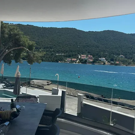 White Pearl - New Apartman Grebastica